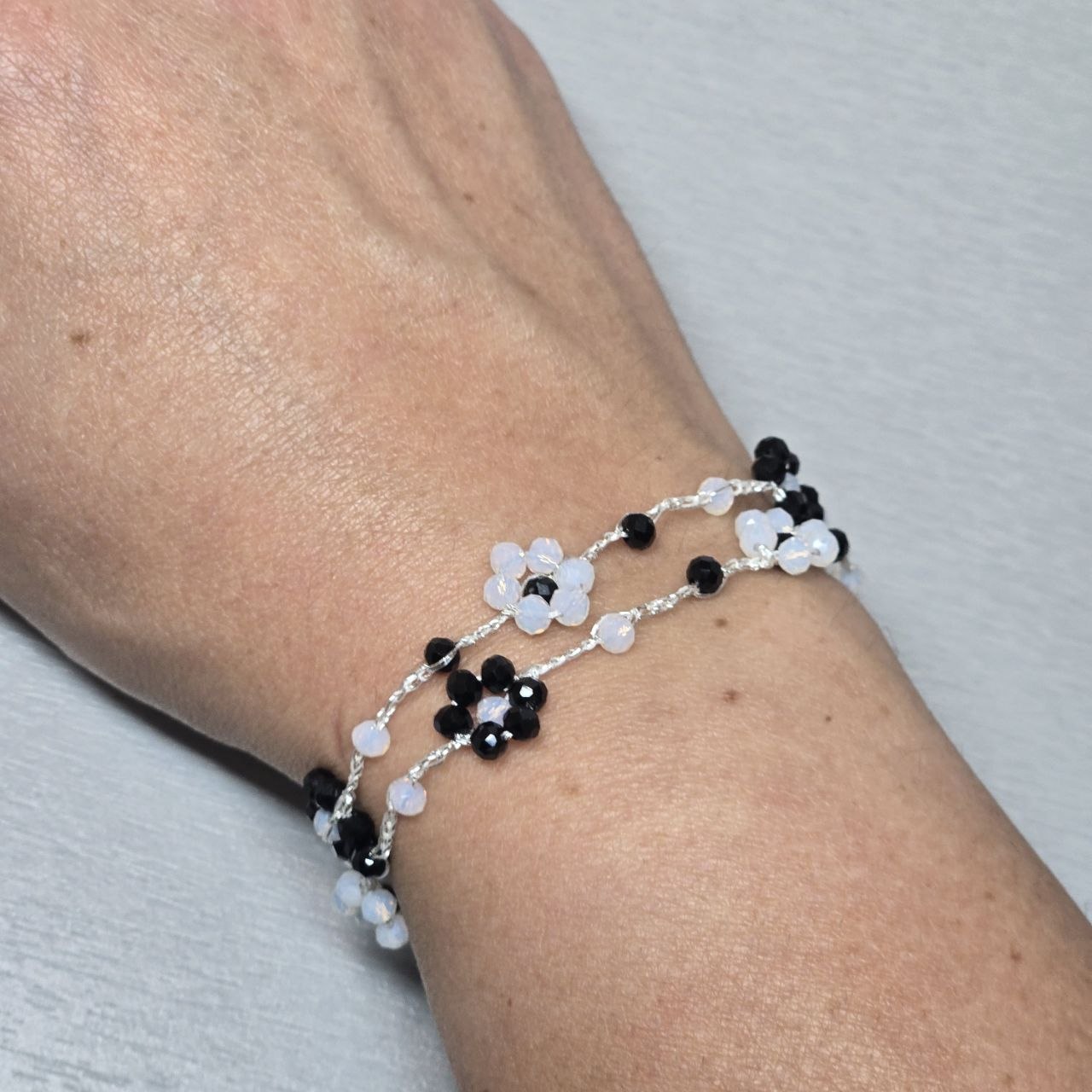Bracelet perles grises et blanches