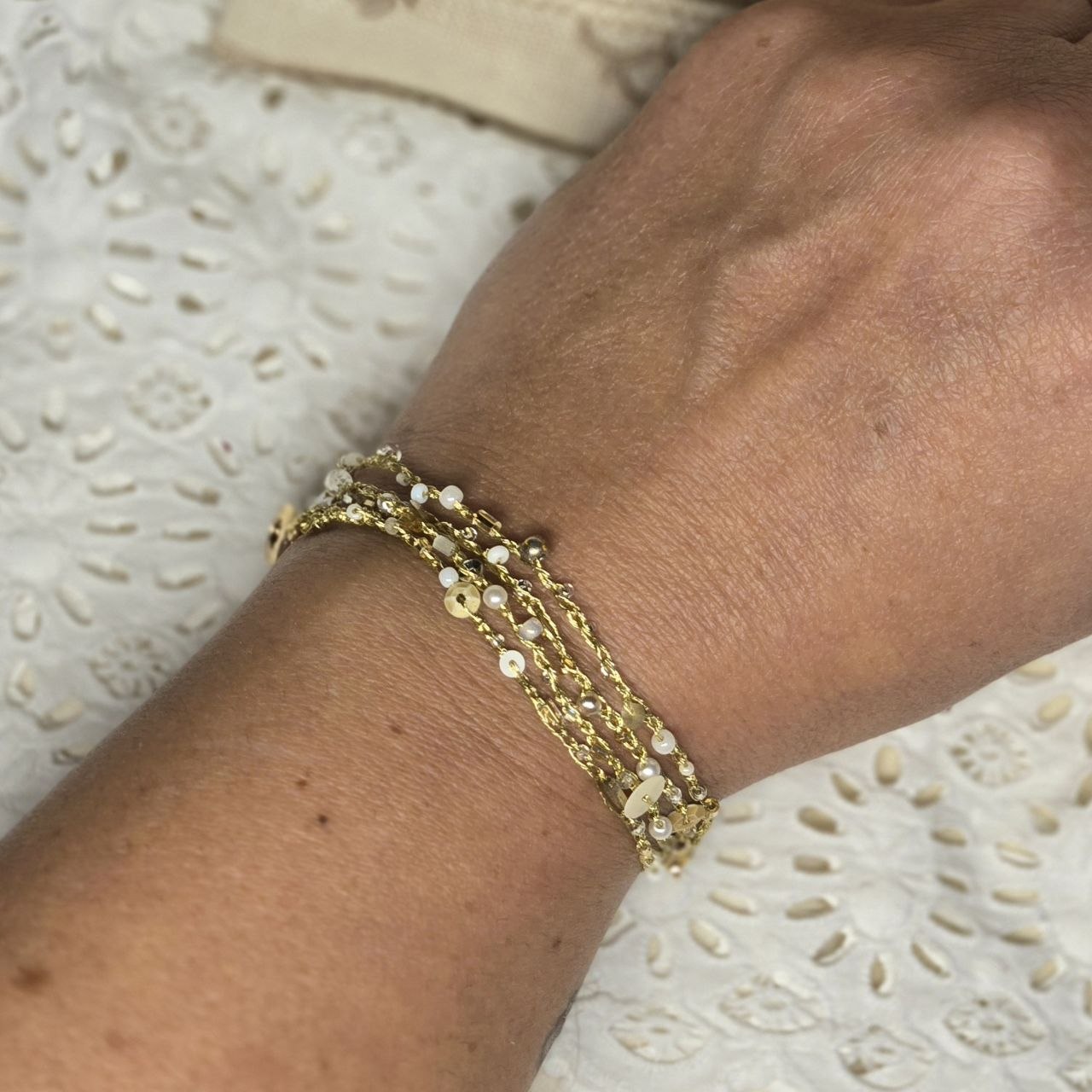 Multi bracelets fins dorés perles